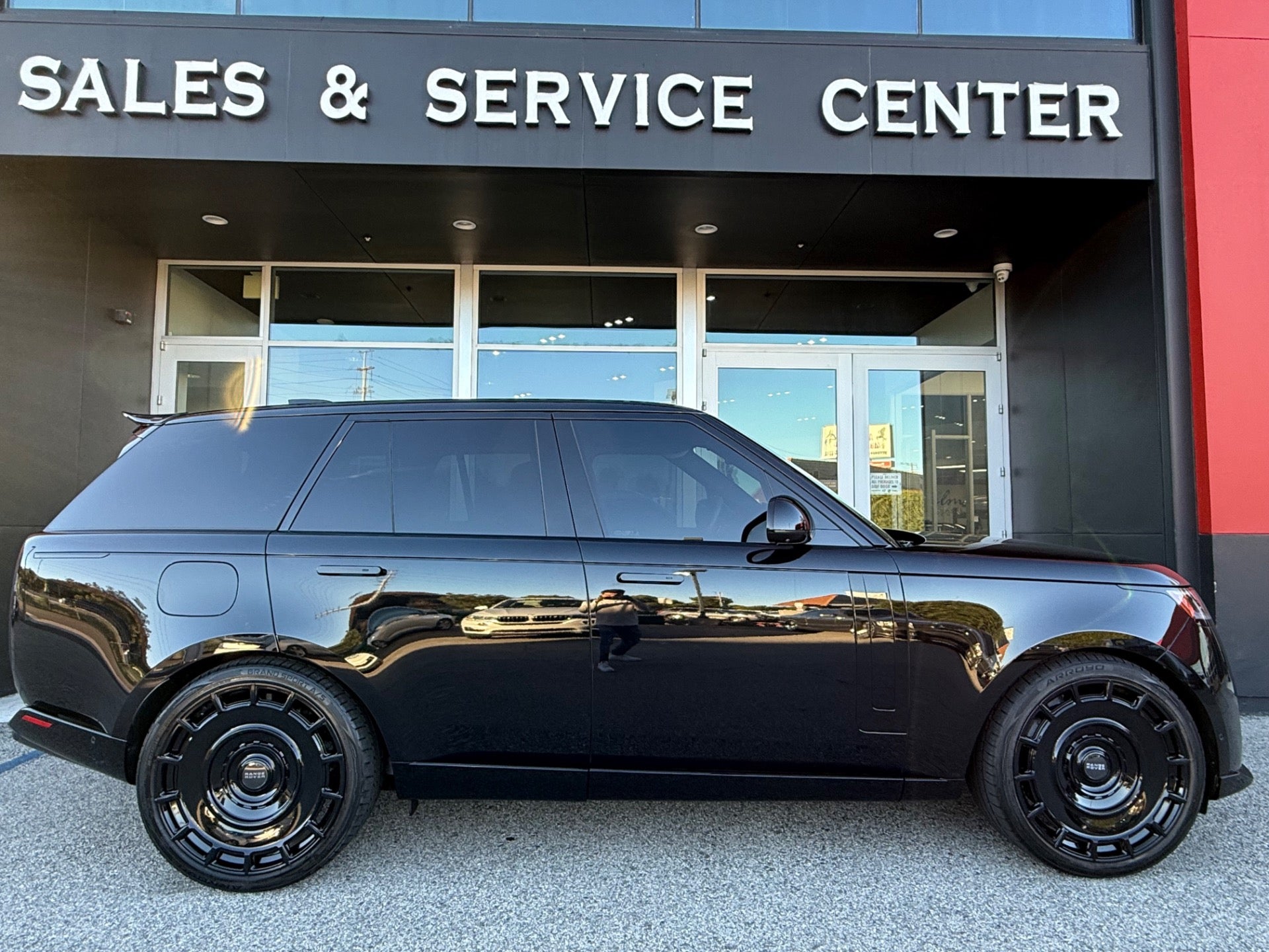 Used 2025 Land Rover Range Rover P530 SE