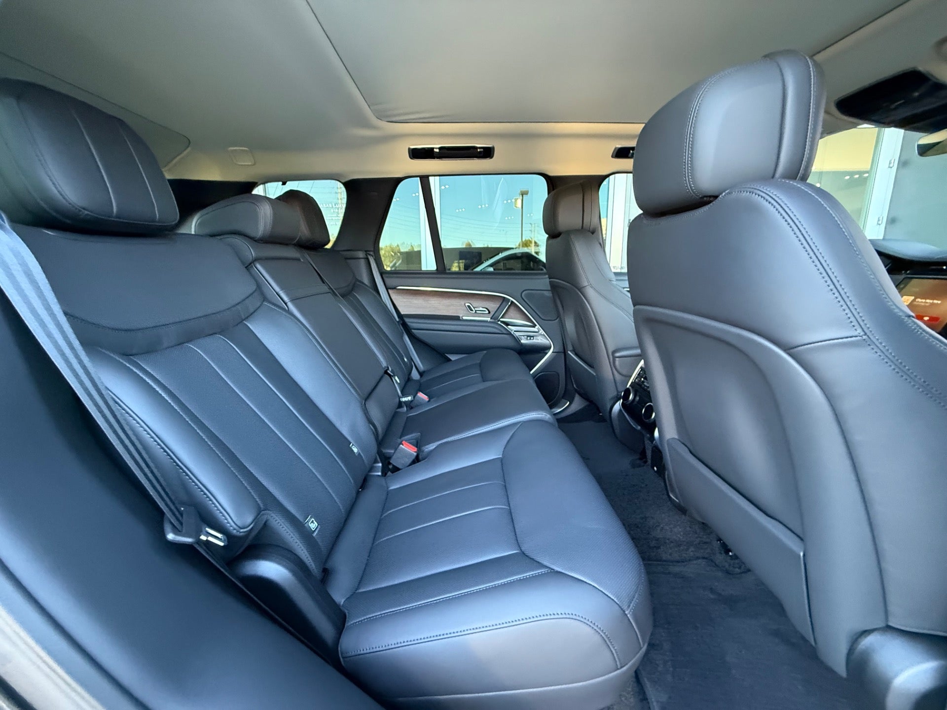 Used 2025 Land Rover Range Rover P530 SE